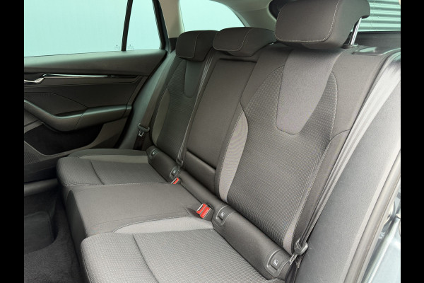 Škoda Octavia Combi BWJ 2021 | 1.5TSI 150PK Business Ed AUTOMAAT | TREKHAAK | CLIMA | NAVI | STOELVERW | PDC 2x | CRUISE | CAMERA | PRIVACY GLASS