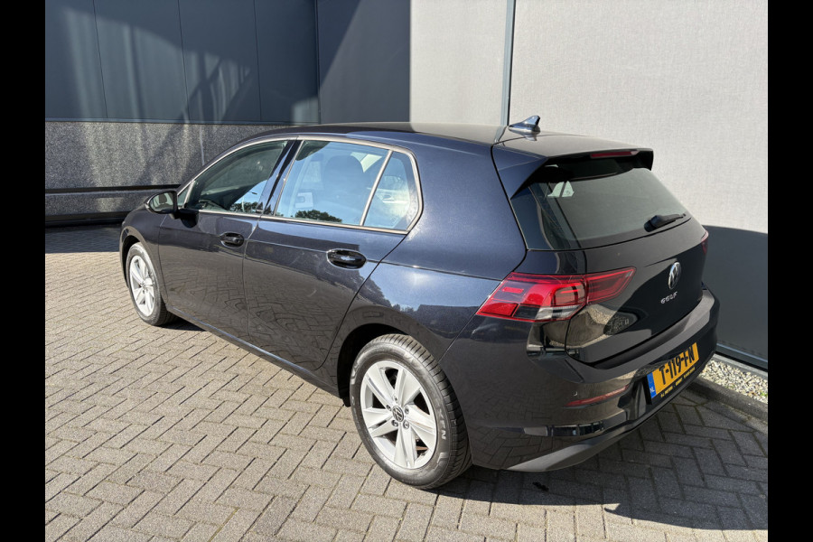 Volkswagen Golf 1.0 TSI Life Airco - Apple carplay - Parkeersensoren - Navigatie - Draadloze telefoonlader - Licht metalen velgen 16 inch - Keyless start - Led verlichting - Radio - Bluetooth - Cruise control - Centrale vergrendeling met afstandsbediening - Start/stop systeem - Stuur leder - Stuur multifunctioneel