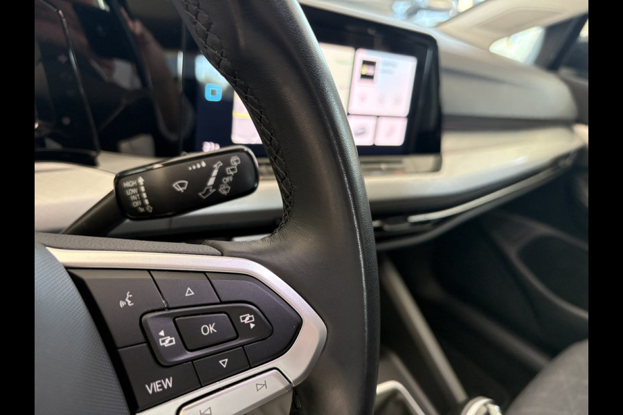 Volkswagen Golf 1.0 TSI Life Airco - Apple carplay - Parkeersensoren - Navigatie - Draadloze telefoonlader - Licht metalen velgen 16 inch - Keyless start - Led verlichting - Radio - Bluetooth - Cruise control - Centrale vergrendeling met afstandsbediening - Start/stop systeem - Stuur leder - Stuur multifunctioneel