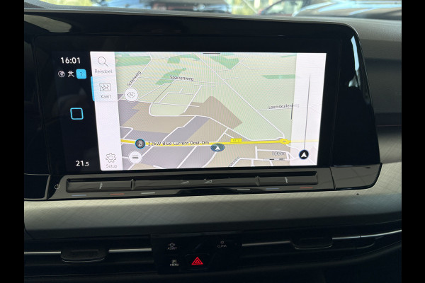 Volkswagen Golf 1.0 TSI Life Airco - Apple carplay - Parkeersensoren - Navigatie - Draadloze telefoonlader - Licht metalen velgen 16 inch - Keyless start - Led verlichting - Radio - Bluetooth - Cruise control - Centrale vergrendeling met afstandsbediening - Start/stop systeem - Stuur leder - Stuur multifunctioneel