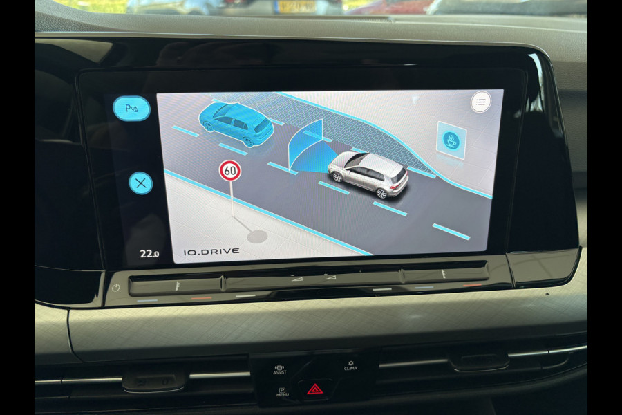 Volkswagen Golf 1.0 TSI Life Airco - Apple carplay - Parkeersensoren - Navigatie - Draadloze telefoonlader - Licht metalen velgen 16 inch - Keyless start - Led verlichting - Radio - Bluetooth - Cruise control - Centrale vergrendeling met afstandsbediening - Start/stop systeem - Stuur leder - Stuur multifunctioneel
