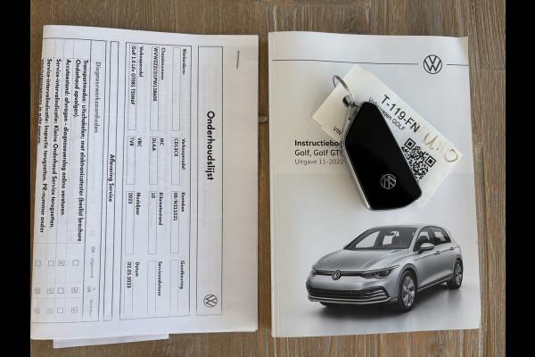 Volkswagen Golf 1.0 TSI Life Airco - Apple carplay - Parkeersensoren - Navigatie - Draadloze telefoonlader - Licht metalen velgen 16 inch - Keyless start - Led verlichting - Radio - Bluetooth - Cruise control - Centrale vergrendeling met afstandsbediening - Start/stop systeem - Stuur leder - Stuur multifunctioneel