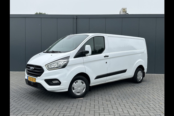 Ford Transit Custom 2.0 TDCI / L2H1 / 1e EIG. / CAMERA / CARPLAY / AIRCO / CRUISE / VOORRUITVERW / 3 ZITS / PDC / 2.800 KG AHG