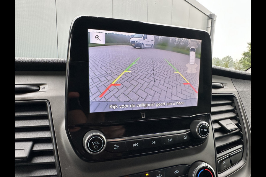 Ford Transit Custom 2.0 TDCI / L2H1 / 1e EIG. / CAMERA / CARPLAY / AIRCO / CRUISE / VOORRUITVERW / 3 ZITS / PDC / 2.800 KG AHG
