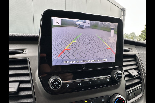 Ford Transit Custom 2.0 TDCI / L2H1 / 1e EIG. / CAMERA / CARPLAY / AIRCO / CRUISE / VOORRUITVERW / 3 ZITS / PDC / 2.800 KG AHG