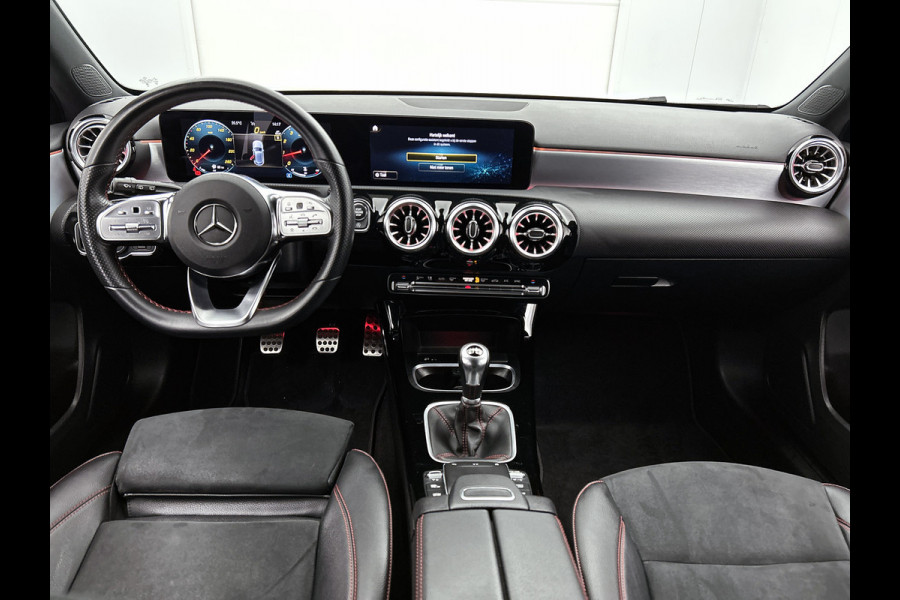 Mercedes-Benz A-Klasse 180 Business Solution AMG | AMG-Line In en Exterieur | Sfeerverlichting | Navigatie | Achteruitrijcamera | Inclusief 24 maanden MB Certified garantie voor Europa.