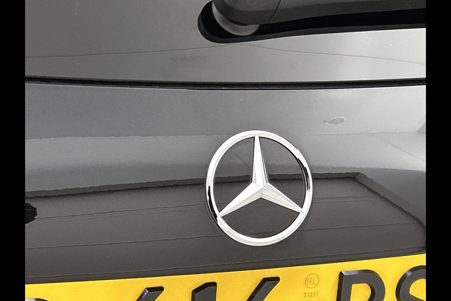Mercedes-Benz A-Klasse 180 Business Solution AMG | AMG-Line In en Exterieur | Sfeerverlichting | Navigatie | Achteruitrijcamera | Inclusief 24 maanden MB Certified garantie voor Europa.