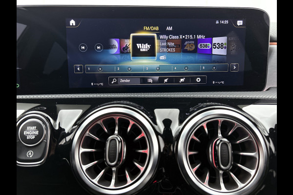 Mercedes-Benz A-Klasse 180 Business Solution AMG | AMG-Line In en Exterieur | Sfeerverlichting | Navigatie | Achteruitrijcamera | Inclusief 24 maanden MB Certified garantie voor Europa.
