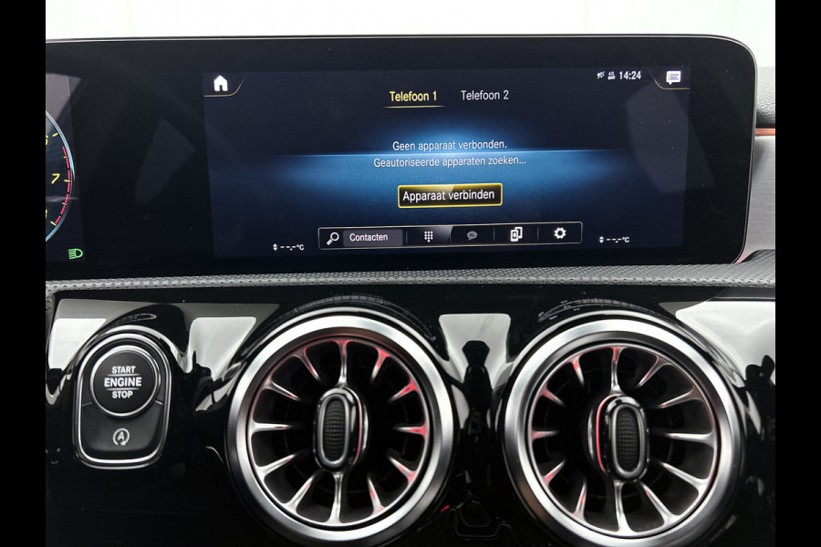 Mercedes-Benz A-Klasse 180 Business Solution AMG | AMG-Line In en Exterieur | Sfeerverlichting | Navigatie | Achteruitrijcamera | Inclusief 24 maanden MB Certified garantie voor Europa.