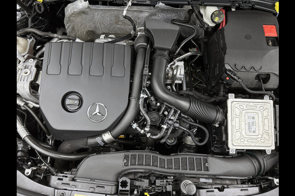 Mercedes-Benz A-Klasse 180 Business Solution AMG | AMG-Line In en Exterieur | Sfeerverlichting | Navigatie | Achteruitrijcamera | Inclusief 24 maanden MB Certified garantie voor Europa.