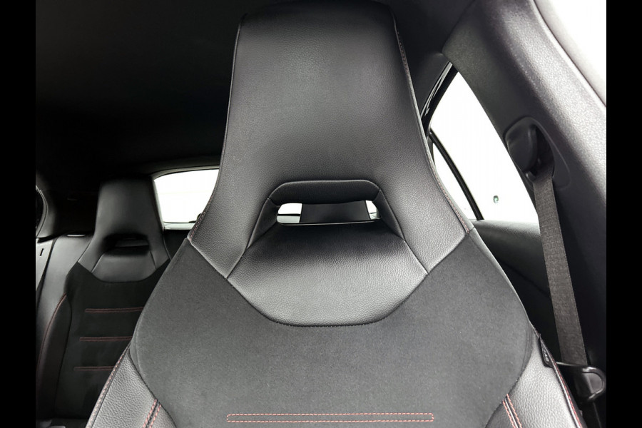 Mercedes-Benz A-Klasse 180 Business Solution AMG | AMG-Line In en Exterieur | Sfeerverlichting | Navigatie | Achteruitrijcamera | Inclusief 24 maanden MB Certified garantie voor Europa.