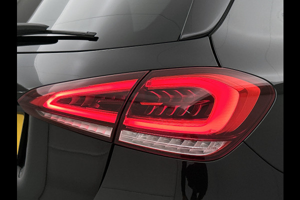 Mercedes-Benz A-Klasse 180 Business Solution AMG | AMG-Line In en Exterieur | Sfeerverlichting | Navigatie | Achteruitrijcamera | Inclusief 24 maanden MB Certified garantie voor Europa.
