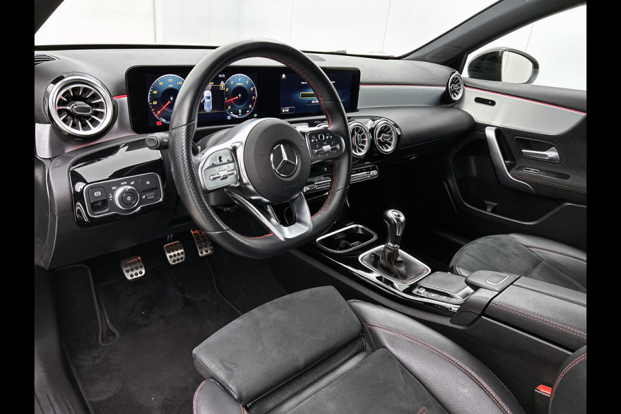 Mercedes-Benz A-Klasse 180 Business Solution AMG | AMG-Line In en Exterieur | Sfeerverlichting | Navigatie | Achteruitrijcamera | Inclusief 24 maanden MB Certified garantie voor Europa.