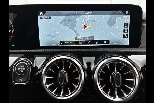 Mercedes-Benz A-Klasse 180 Business Solution AMG | AMG-Line In en Exterieur | Sfeerverlichting | Navigatie | Achteruitrijcamera | Inclusief 24 maanden MB Certified garantie voor Europa.