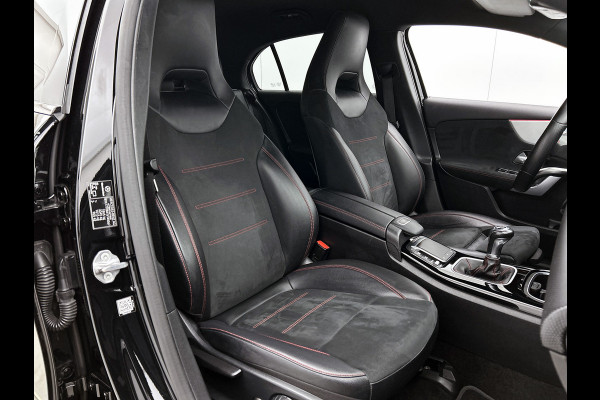 Mercedes-Benz A-Klasse 180 Business Solution AMG | AMG-Line In en Exterieur | Sfeerverlichting | Navigatie | Achteruitrijcamera | Inclusief 24 maanden MB Certified garantie voor Europa.