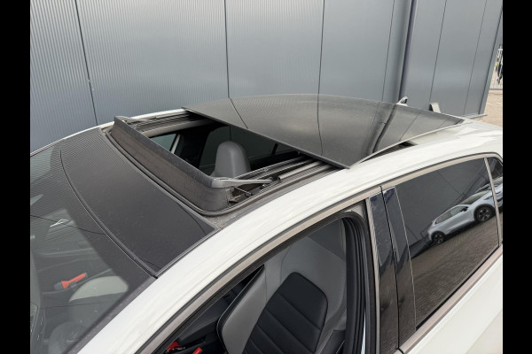 Volkswagen Golf 1.4 eHybrid GTE 18"/SOH 91%/Leder + memory/Panoramadak/IQ Light/Dynamic chassis/Stuur + stoelverwarming + ventilatie/Head-up/Standkachel/Camera/PDC v+a