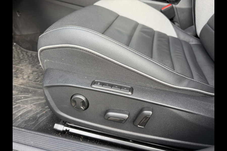 Volkswagen Golf 1.4 eHybrid GTE 18"/SOH 91%/Leder + memory/Panoramadak/IQ Light/Dynamic chassis/Stuur + stoelverwarming + ventilatie/Head-up/Standkachel/Camera/PDC v+a