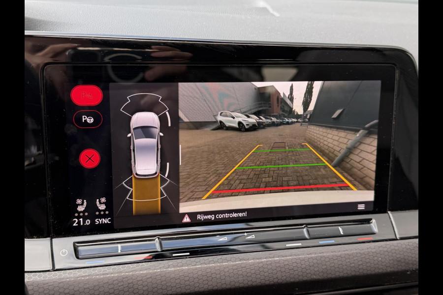 Volkswagen Golf 1.4 eHybrid GTE 18"/SOH 91%/Leder + memory/Panoramadak/IQ Light/Dynamic chassis/Stuur + stoelverwarming + ventilatie/Head-up/Standkachel/Camera/PDC v+a