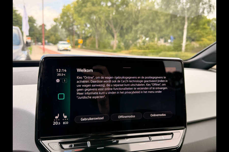 Volkswagen ID.3 Pure 45 kWh 150pk Adaptieve Cruise | Warmtepomp | 18 inch lichtmetaal | Stoelverwarming | Achteruitrijcamera | BLIS