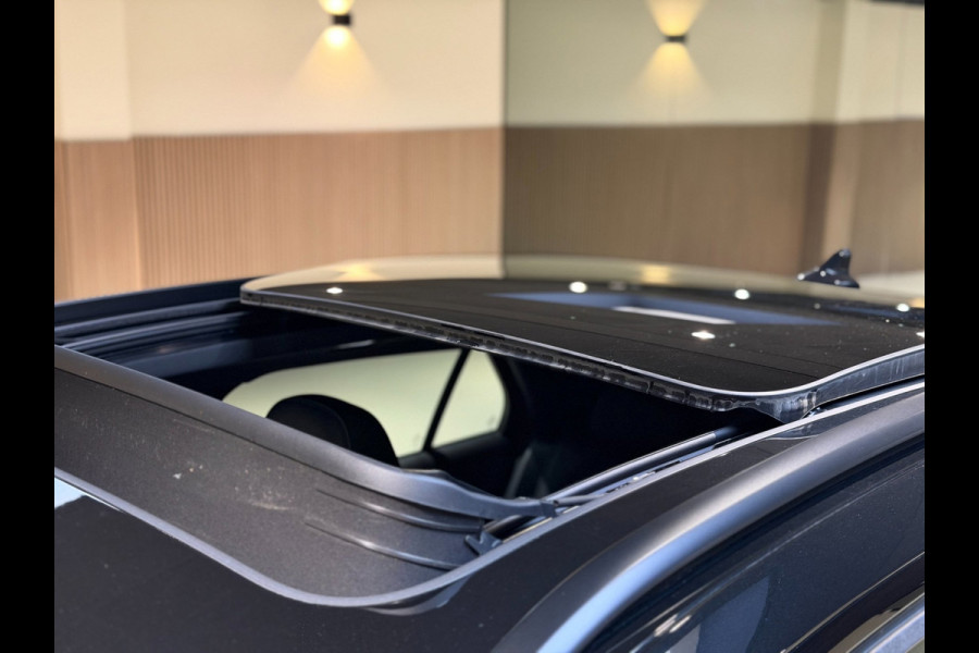 Volkswagen T-Roc 1.5 eTsi R-Line First Edition|Pano|Matrix|Keyless|H&K|HUD|360|Trekhaak|