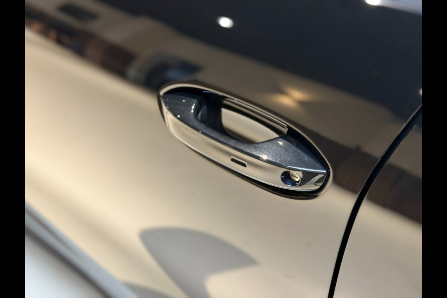 Volkswagen T-Roc 1.5 eTsi R-Line First Edition|Pano|Matrix|Keyless|H&K|HUD|360|Trekhaak|