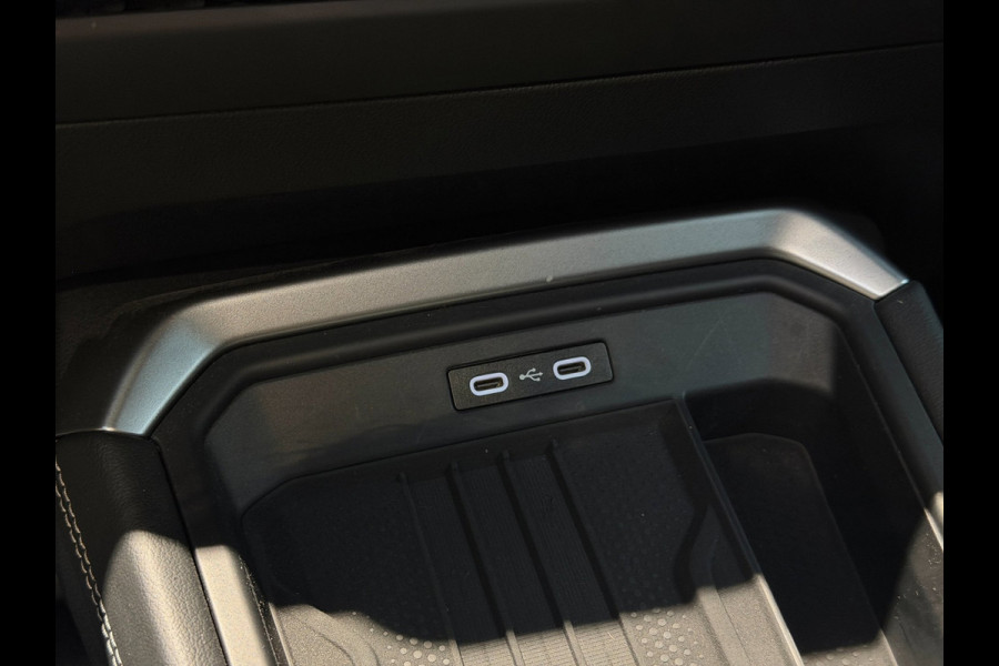 Volkswagen T-Roc 1.5 eTsi R-Line First Edition|Pano|Matrix|Keyless|H&K|HUD|360|Trekhaak|