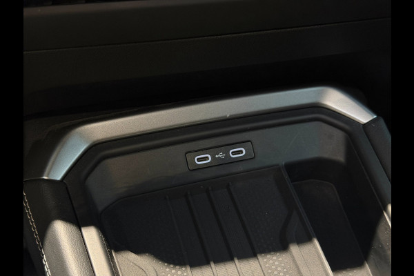 Volkswagen T-Roc 1.5 eTsi R-Line First Edition|Pano|Matrix|Keyless|H&K|HUD|360|Trekhaak|
