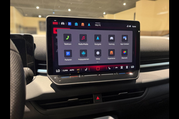 Volkswagen T-Roc 1.5 eTsi R-Line First Edition|Pano|Matrix|Keyless|H&K|HUD|360|Trekhaak|