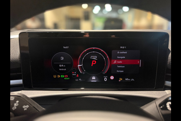 Volkswagen T-Roc 1.5 eTsi R-Line First Edition|Pano|Matrix|Keyless|H&K|HUD|360|Trekhaak|