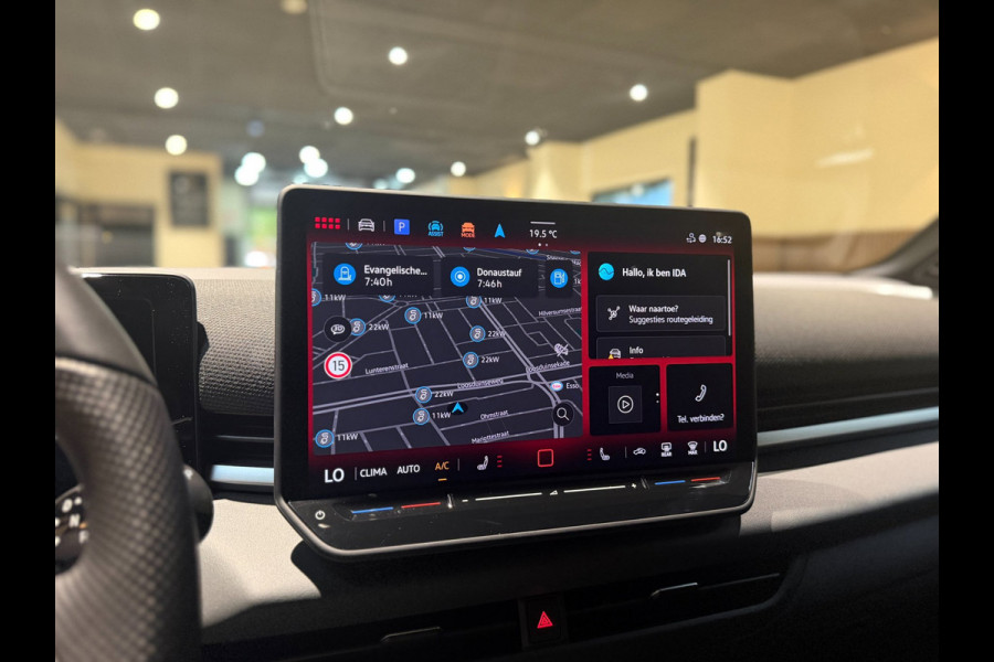 Volkswagen T-Roc 1.5 eTsi R-Line First Edition|Pano|Matrix|Keyless|H&K|HUD|360|Trekhaak|