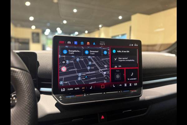 Volkswagen T-Roc 1.5 eTsi R-Line First Edition|Pano|Matrix|Keyless|H&K|HUD|360|Trekhaak|