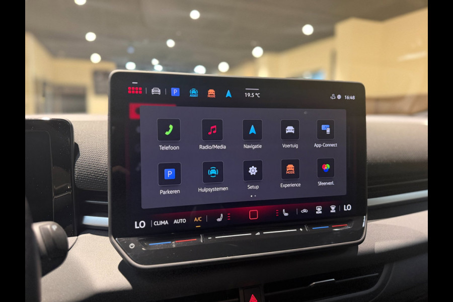 Volkswagen T-Roc 1.5 eTsi R-Line First Edition|Pano|Matrix|Keyless|H&K|HUD|360|Trekhaak|