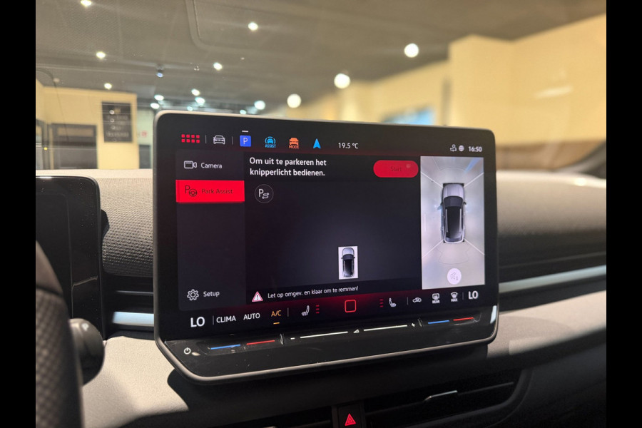 Volkswagen T-Roc 1.5 eTsi R-Line First Edition|Pano|Matrix|Keyless|H&K|HUD|360|Trekhaak|