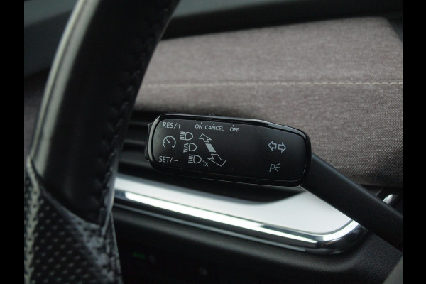 Škoda ENYAQ iV 80 | Panoramadak | Trekhaak | Camera | Sfeerverlichting | Apple Carplay | NL-Auto |