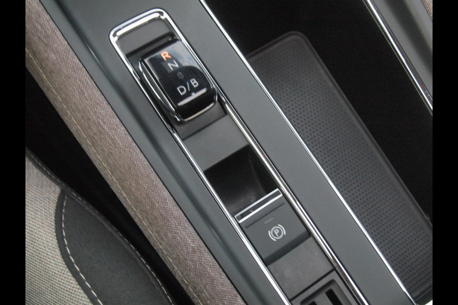 Škoda ENYAQ iV 80 | Panoramadak | Trekhaak | Camera | Sfeerverlichting | Apple Carplay | NL-Auto |