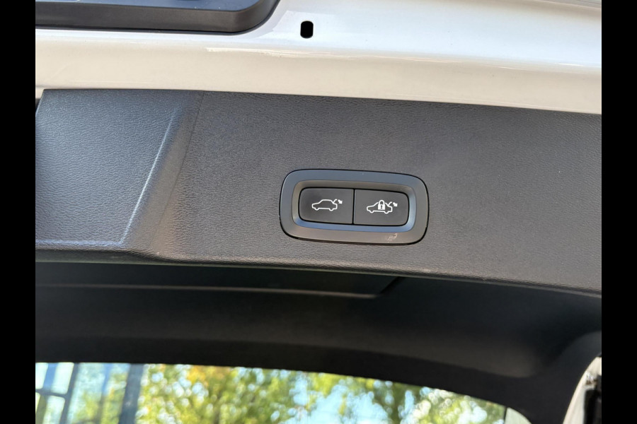 Volvo XC40 Recharge Ultimate 70 kWh SOH 95% | 360 CAMERA | STOEL STUURVERWARMING | MEM. SEAT | ELEK. STOEL | PANO | RIJKLAARPRIJS INCL. 12 MND BOVAG GARANTIE! | KEYLESS + DODEHOEK |