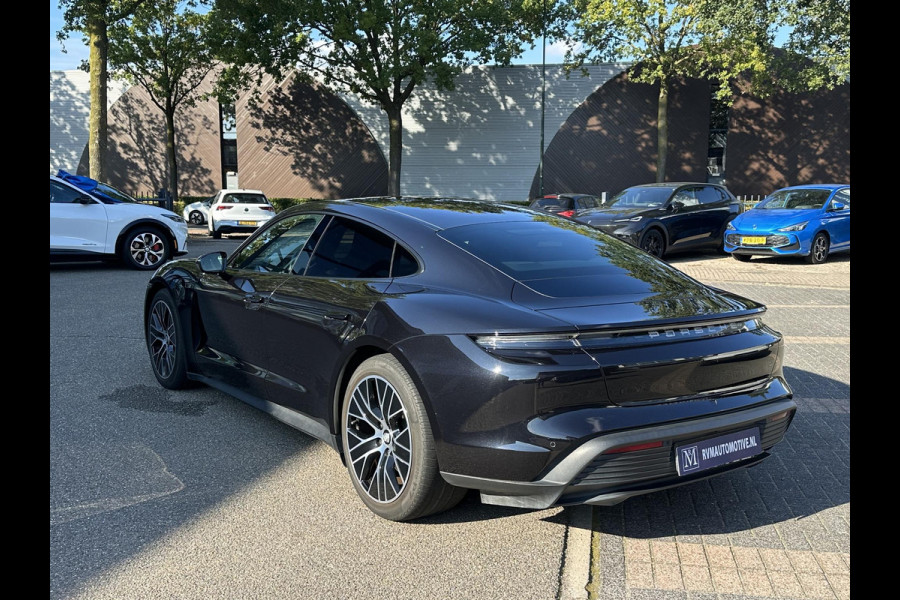 Porsche Taycan 79 kWh SOH 92% | MEM. SEAT | BOSE BOXEN | PANO | STOEL + STUURVERWARMING | ELEK. STOELEN | 21'' WIELEN | FABRIEKS GARANTIE TM 09-2027 | GEEN EXTRA KOSTEN!! RIJKLAAR GELEVERD |