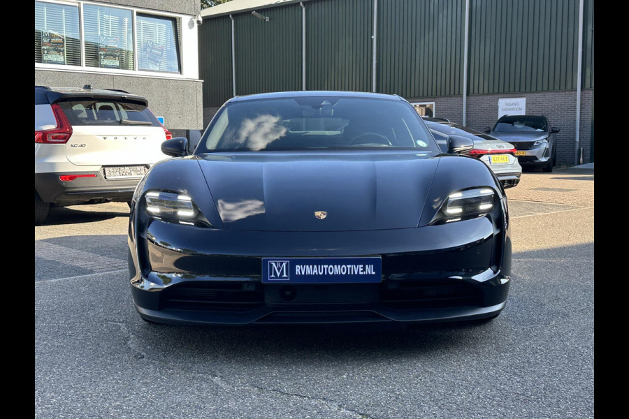 Porsche Taycan 79 kWh SOH 92% | MEM. SEAT | BOSE BOXEN | PANO | STOEL + STUURVERWARMING | ELEK. STOELEN | 21'' WIELEN | FABRIEKS GARANTIE TM 09-2027 | GEEN EXTRA KOSTEN!! RIJKLAAR GELEVERD |