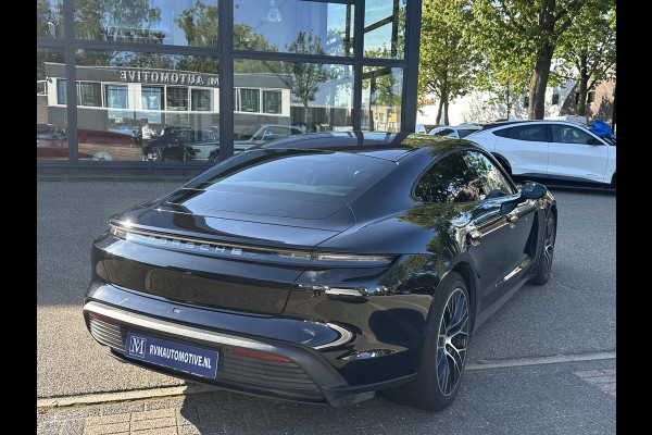 Porsche Taycan 79 kWh SOH 92% | MEM. SEAT | BOSE BOXEN | PANO | STOEL + STUURVERWARMING | ELEK. STOELEN | 21'' WIELEN | FABRIEKS GARANTIE TM 09-2027 | GEEN EXTRA KOSTEN!! RIJKLAAR GELEVERD |