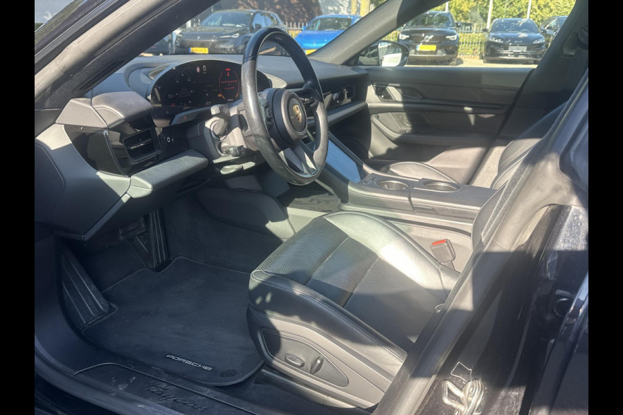 Porsche Taycan 79 kWh SOH 92% | MEM. SEAT | BOSE BOXEN | PANO | STOEL + STUURVERWARMING | ELEK. STOELEN | 21'' WIELEN | FABRIEKS GARANTIE TM 09-2027 | GEEN EXTRA KOSTEN!! RIJKLAAR GELEVERD |