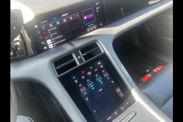 Porsche Taycan 79 kWh SOH 92% | MEM. SEAT | BOSE BOXEN | PANO | STOEL + STUURVERWARMING | ELEK. STOELEN | 21'' WIELEN | FABRIEKS GARANTIE TM 09-2027 | GEEN EXTRA KOSTEN!! RIJKLAAR GELEVERD |