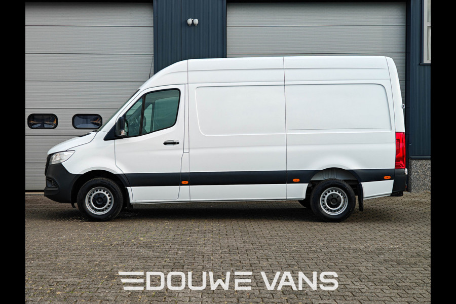 Mercedes-Benz Sprinter 317 L2H2 Aut Distronic Trekhaak Navigatie Camera Omvormer