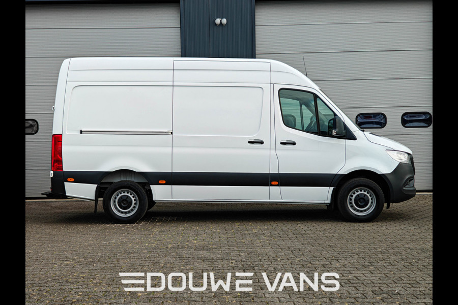 Mercedes-Benz Sprinter 317 L2H2 Aut Distronic Trekhaak Navigatie Camera Omvormer