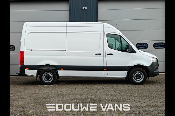Mercedes-Benz Sprinter 317 L2H2 Aut Distronic Trekhaak Navigatie Camera Omvormer