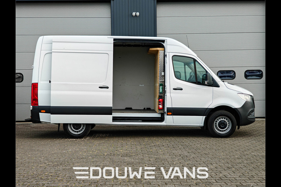 Mercedes-Benz Sprinter 317 L2H2 Aut Distronic Trekhaak Navigatie Camera Omvormer