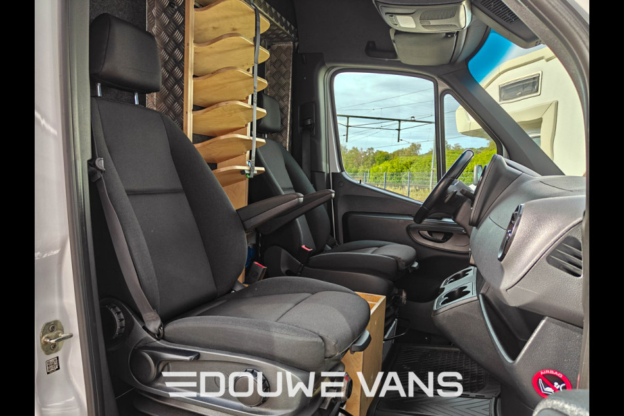 Mercedes-Benz Sprinter 317 L2H2 Aut Distronic Trekhaak Navigatie Camera Omvormer