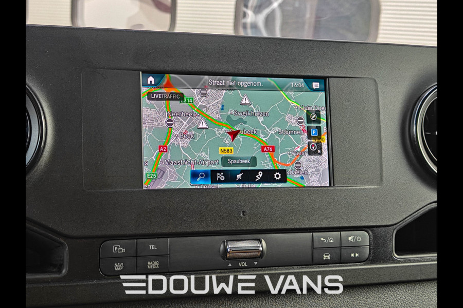 Mercedes-Benz Sprinter 317 L2H2 Aut Distronic Trekhaak Navigatie Camera Omvormer