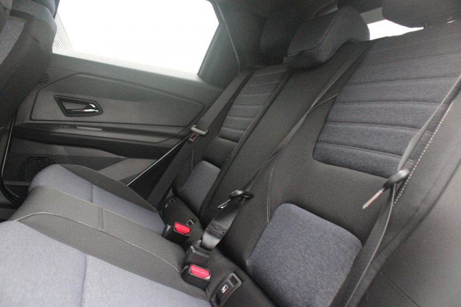 Renault 5 COMFORT RANGE ICONIC CINQ 52 kWh *NIEUWE AUTO!* | PACK WINTER: (ELEKTRISCH VERWARMBARE VOORSTOELEN/ELEKTRISCH VERWARMBAAR STUURWIEL, BESTUURDERSSTOEL MET ELEKTRISCH VERSTELBARE LENDESTEUN, IN HOOGTE VERSTELBARE PASSAGIERSSTOEL) | DAKLIJST ROUGE | PACK PARKING: (FULL EASY PARKING ASSIST MET PARKEERSENSOREN AAN VOOR- EN ZIJKANT) | ADAPTIVE CRUISE CONTROL | AUTOMATISCH INPARKEREN | FULL LED KOPLAMPEN MET MICRO OPTICS EN FRANSE FLAG | FLANK GUARD PROTECTION MAKKELIJK INPARKEREN MET VISUELE EN AKOESTISCHE SIGNALEN | 18" LICHTMETALEN VELGEN "CHRONO" | TWO TONE CARROSSERIEKLE