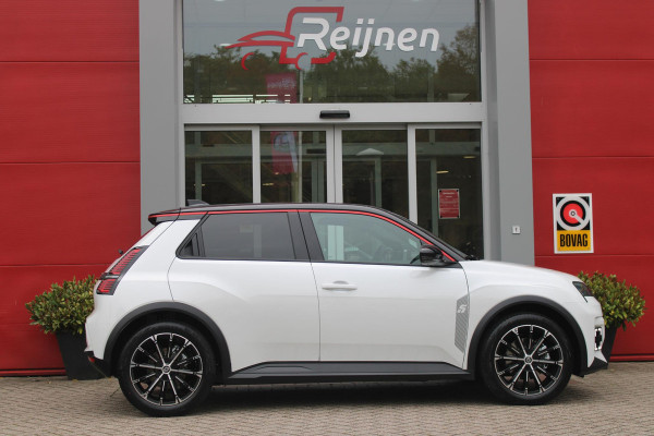 Renault 5 COMFORT RANGE ICONIC CINQ 52 kWh *NIEUWE AUTO!* | PACK WINTER: (ELEKTRISCH VERWARMBARE VOORSTOELEN/ELEKTRISCH VERWARMBAAR STUURWIEL, BESTUURDERSSTOEL MET ELEKTRISCH VERSTELBARE LENDESTEUN, IN HOOGTE VERSTELBARE PASSAGIERSSTOEL) | DAKLIJST ROUGE | PACK PARKING: (FULL EASY PARKING ASSIST MET PARKEERSENSOREN AAN VOOR- EN ZIJKANT) | ADAPTIVE CRUISE CONTROL | AUTOMATISCH INPARKEREN | FULL LED KOPLAMPEN MET MICRO OPTICS EN FRANSE FLAG | FLANK GUARD PROTECTION MAKKELIJK INPARKEREN MET VISUELE EN AKOESTISCHE SIGNALEN | 18" LICHTMETALEN VELGEN "CHRONO" | TWO TONE CARROSSERIEKLE