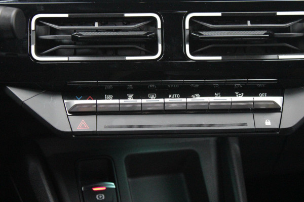 Renault 5 COMFORT RANGE ICONIC CINQ 52 kWh *NIEUWE AUTO!* | PACK WINTER: (ELEKTRISCH VERWARMBARE VOORSTOELEN/ELEKTRISCH VERWARMBAAR STUURWIEL, BESTUURDERSSTOEL MET ELEKTRISCH VERSTELBARE LENDESTEUN, IN HOOGTE VERSTELBARE PASSAGIERSSTOEL) | DAKLIJST ROUGE | PACK PARKING: (FULL EASY PARKING ASSIST MET PARKEERSENSOREN AAN VOOR- EN ZIJKANT) | ADAPTIVE CRUISE CONTROL | AUTOMATISCH INPARKEREN | FULL LED KOPLAMPEN MET MICRO OPTICS EN FRANSE FLAG | FLANK GUARD PROTECTION MAKKELIJK INPARKEREN MET VISUELE EN AKOESTISCHE SIGNALEN | 18" LICHTMETALEN VELGEN "CHRONO" | TWO TONE CARROSSERIEKLE